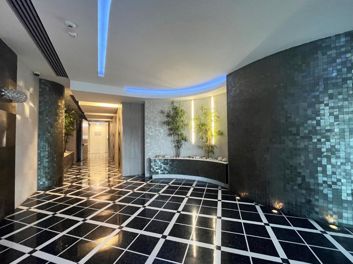 Elegante Bilocale Torre Pontina Apartment Latina Bagian luar foto
