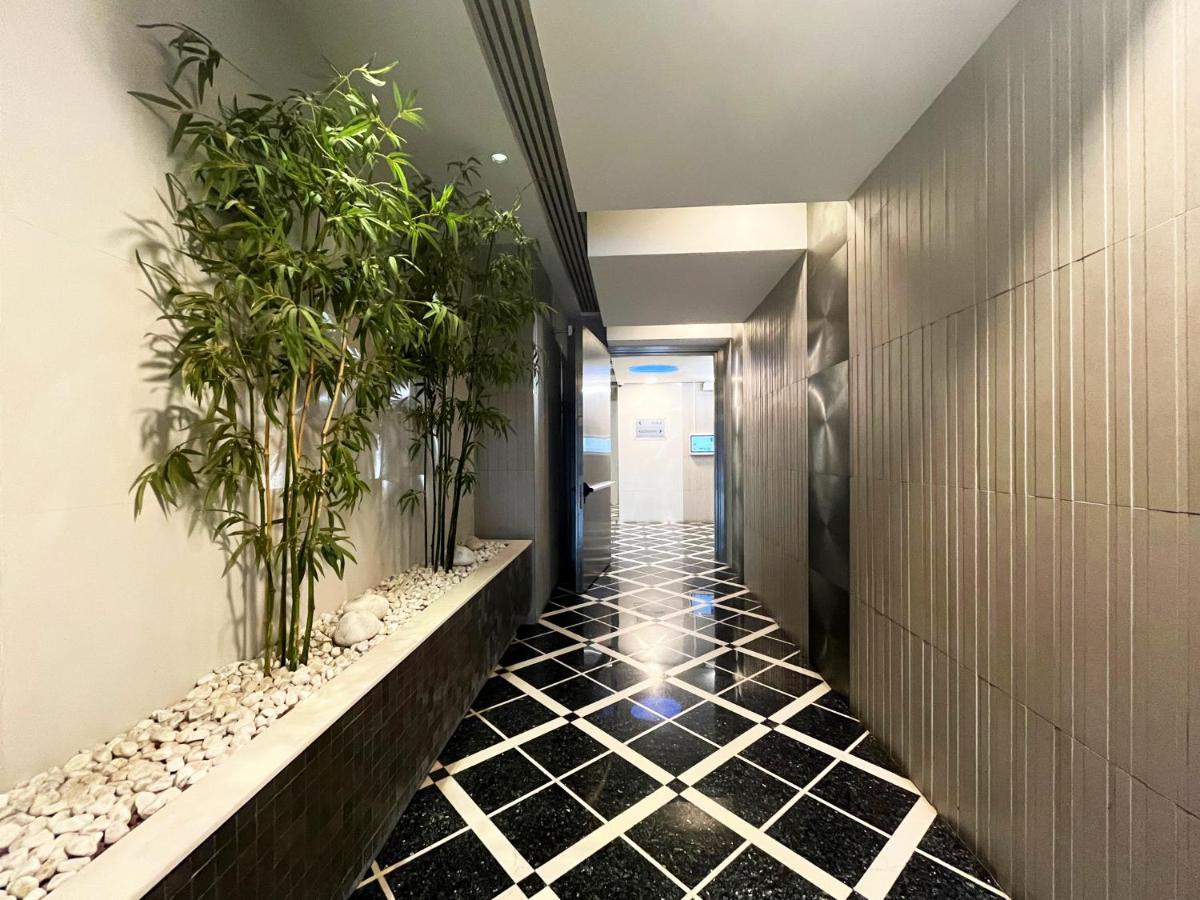 Elegante Bilocale Torre Pontina Apartment Latina Bagian luar foto
