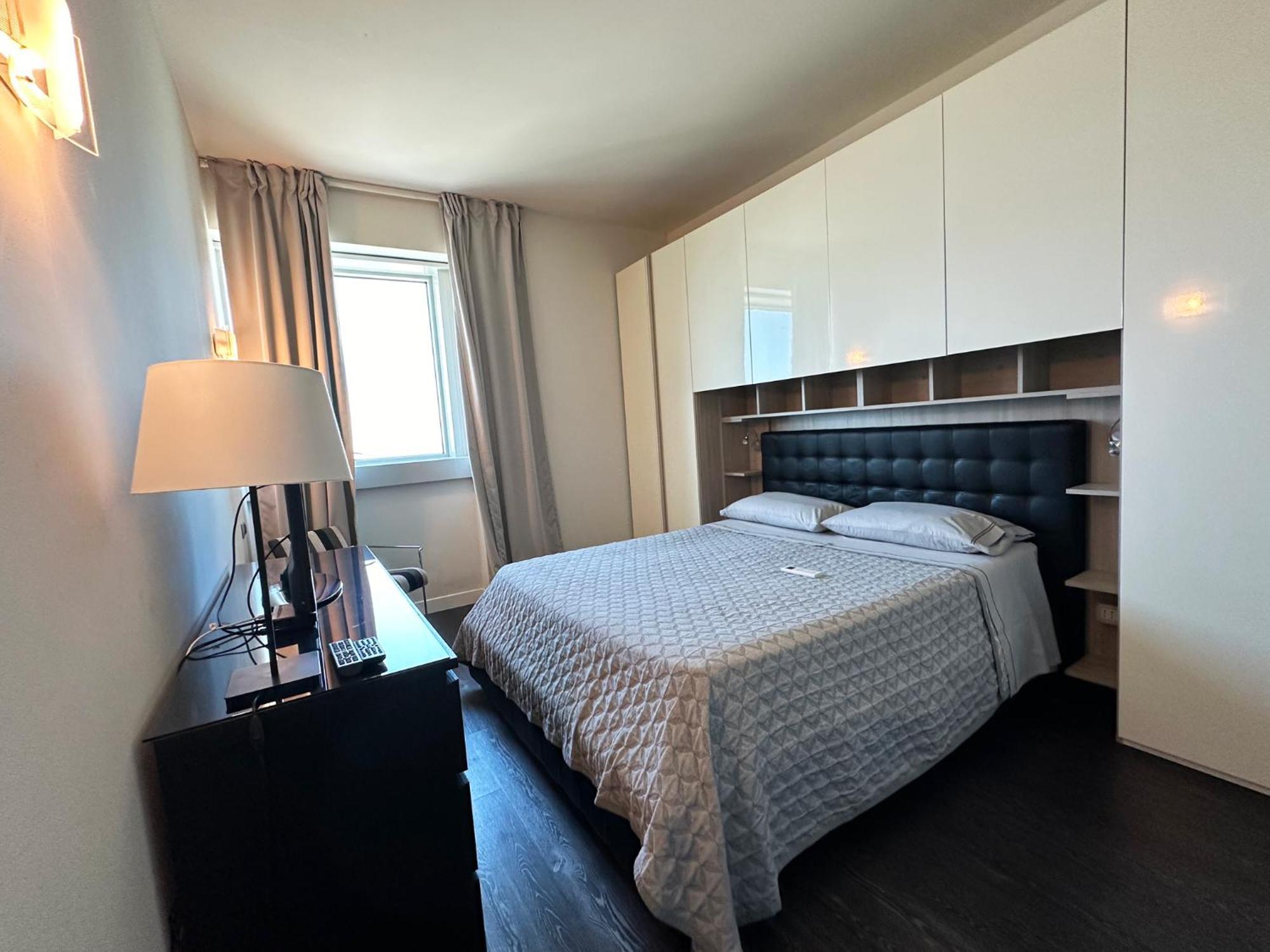 Elegante Bilocale Torre Pontina Apartment Latina Bagian luar foto